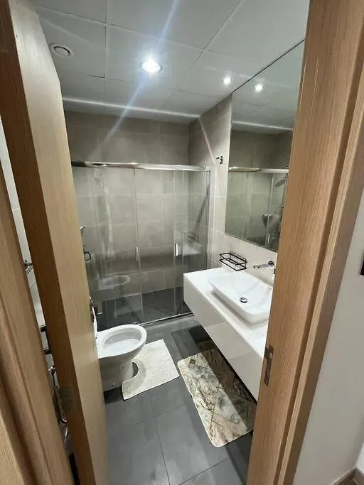 Appartamento La Plage Tower Sharjah 0*,